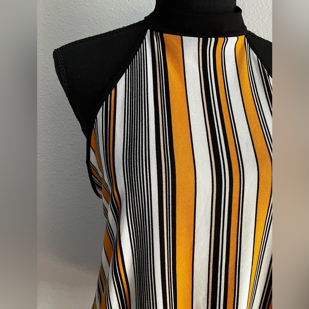 Chic Striped Sleeveless Top
